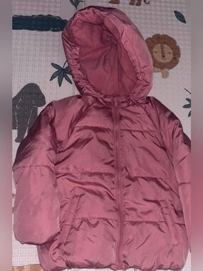 Old Navy Girls Hooded Puffer Jacket in Rose Pink